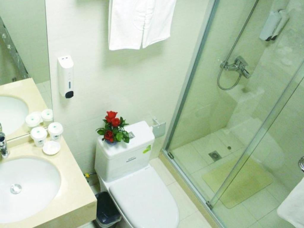 Greentree Minhang Zhuanqiao Subway Station East Zhuanxing Road Shell Hotel